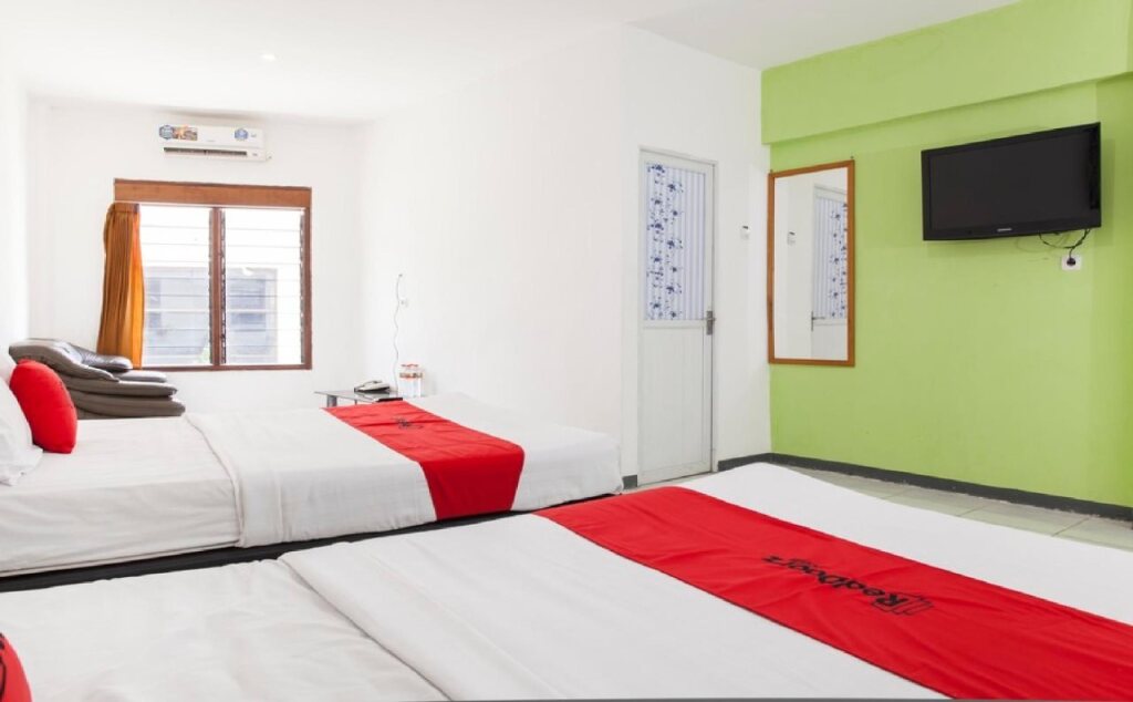 Бату: RedDoorz Plus near Songgoriti Temple