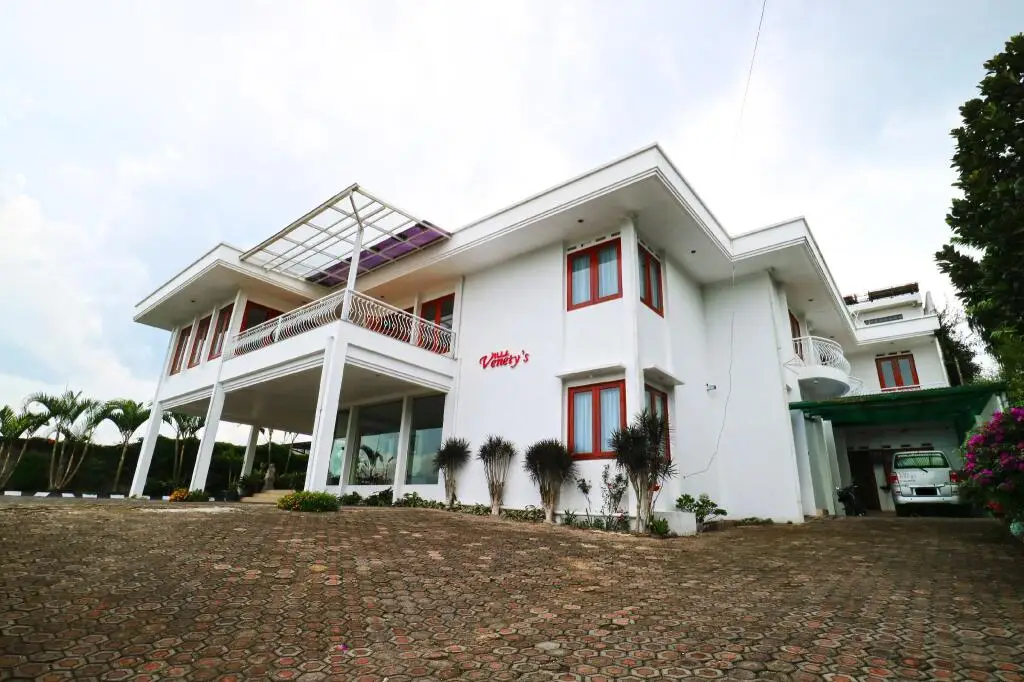 Лембанг: Hotel Villa Venety's