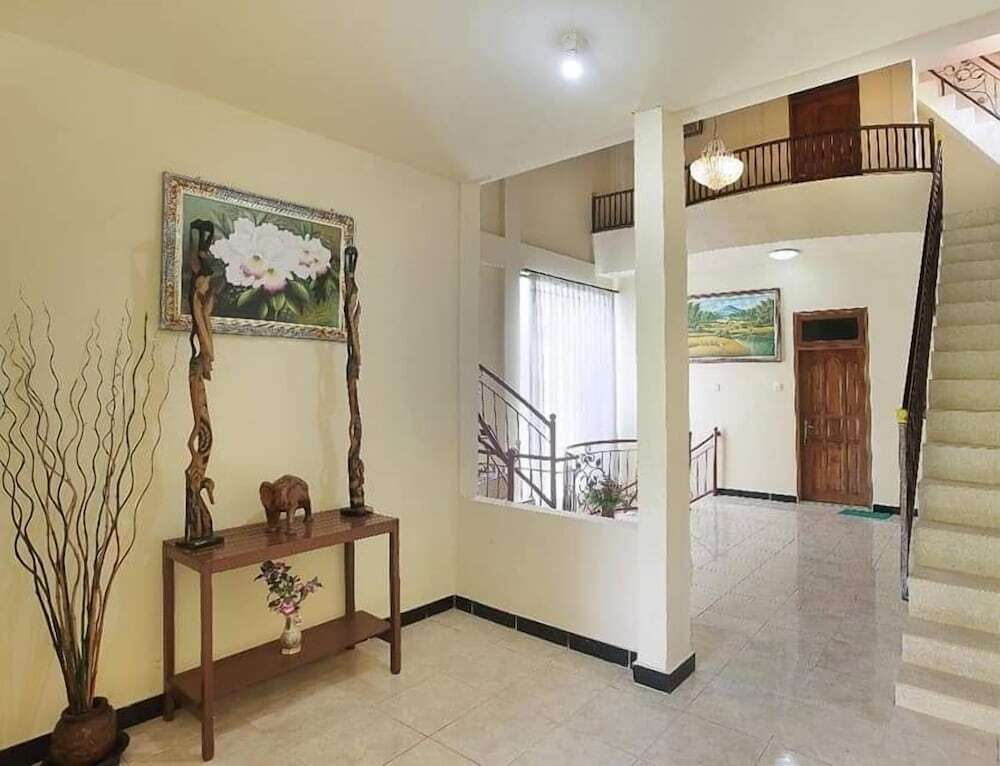Беноа: The Murai Guest House