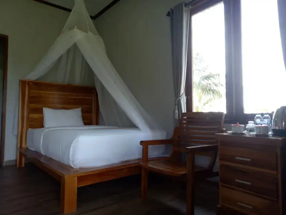 Пекутатан: Emir surfcamp
