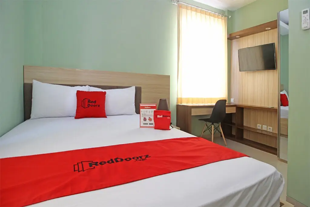 Суракарта: RedDoorz near Solo Balapan Station