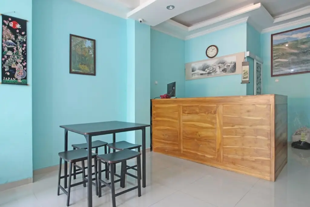 Суракарта: RedDoorz near Solo Balapan Station