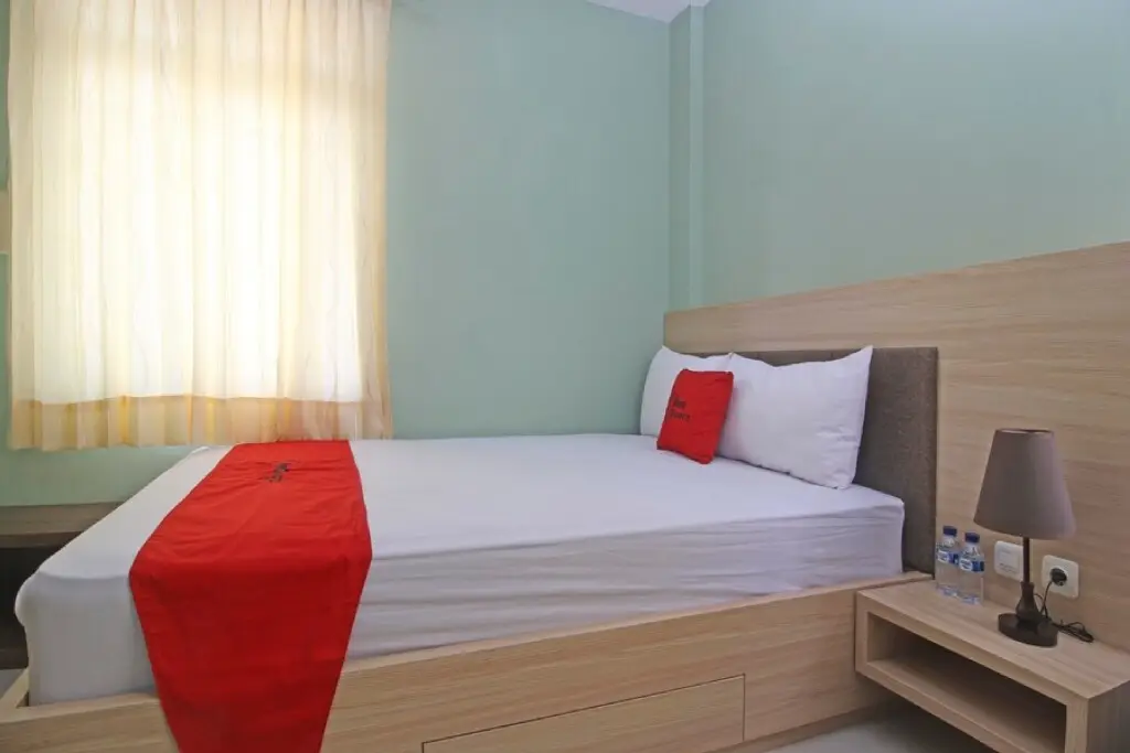 Суракарта: RedDoorz near Solo Balapan Station