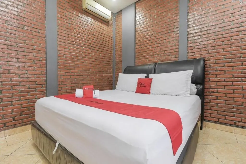 Джакарта: RedDoorz Plus @ Ampera Raya