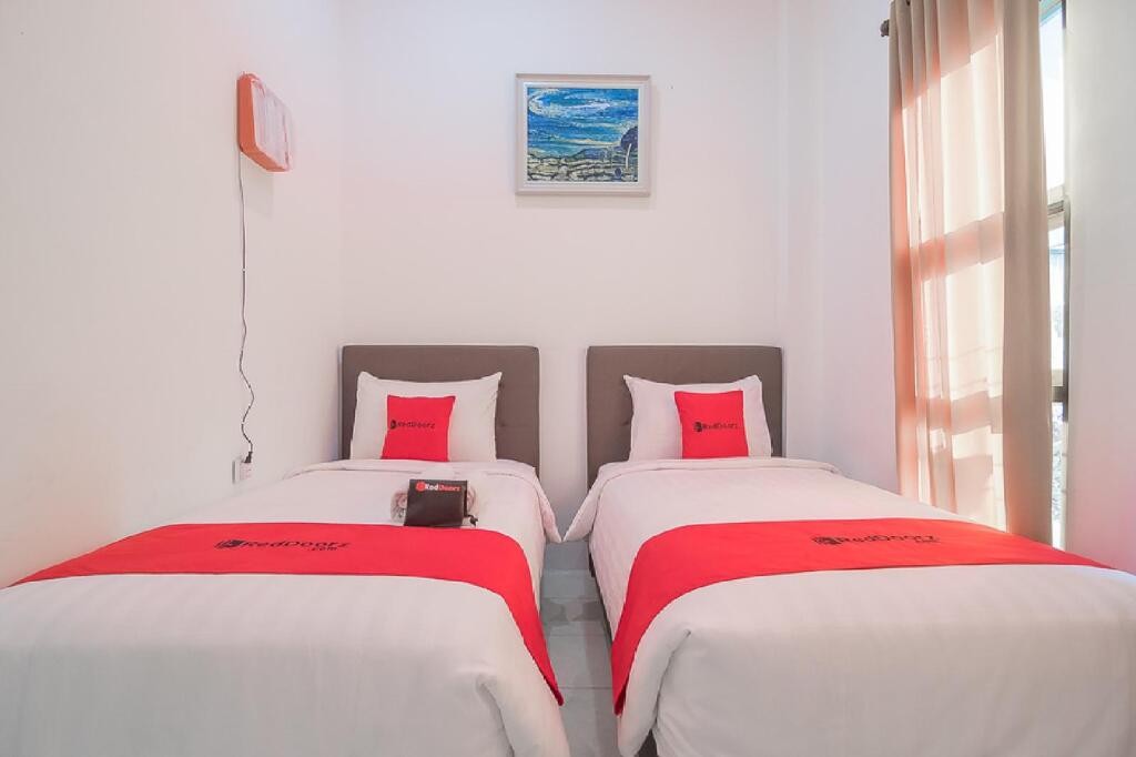 Сумеданг: RedDoorz near Jatinangor Town Square