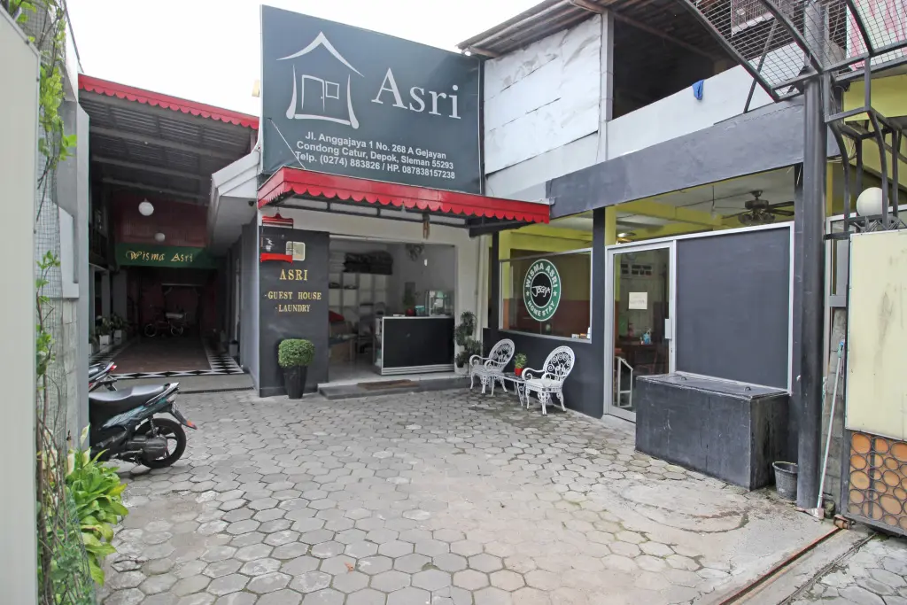 Депок: RedDoorz near Terminal Condong Catur