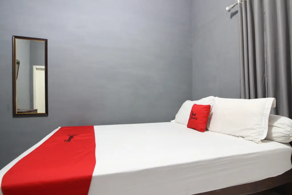 Депок: RedDoorz near Terminal Condong Catur