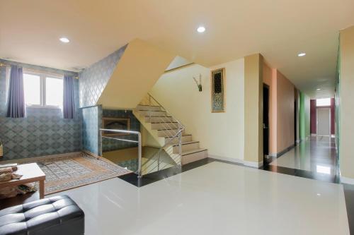Палембанг: RedDoorz Plus near Palembang Trade Center 2