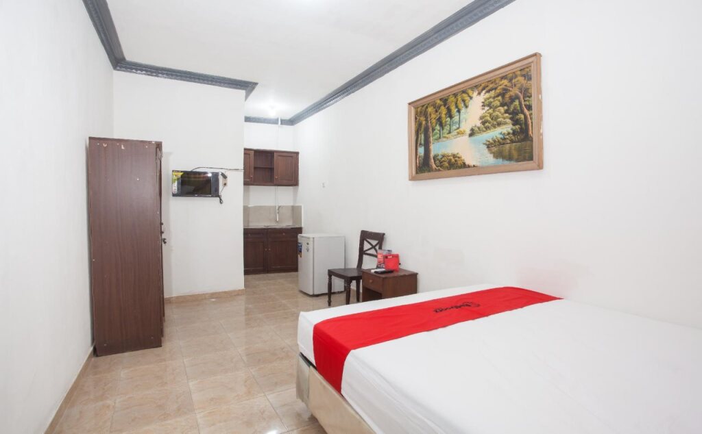 Сурабая: RedDoorz @ Jalan Dukuh Kupang Surabaya