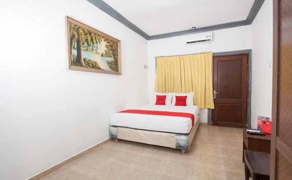 Сурабая: RedDoorz @ Jalan Dukuh Kupang Surabaya