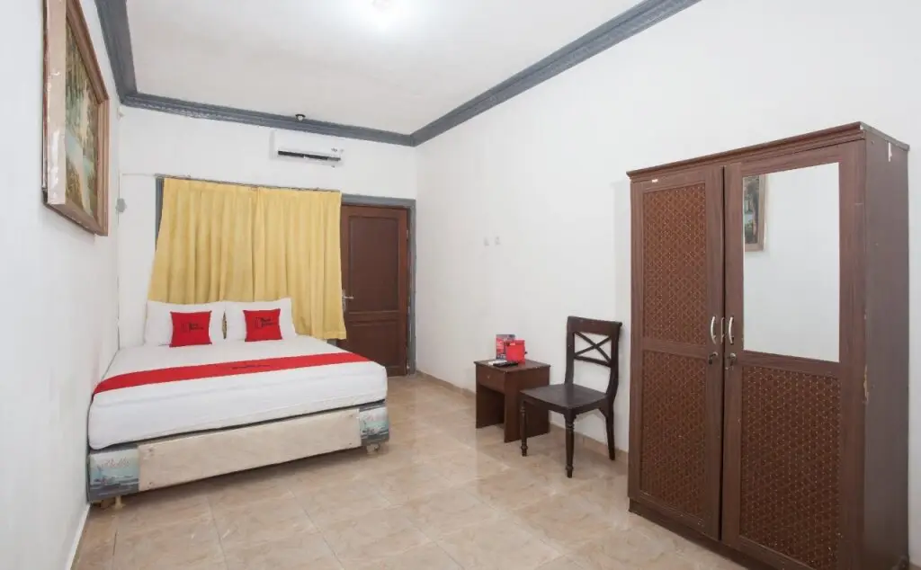 Сурабая: RedDoorz @ Jalan Dukuh Kupang Surabaya