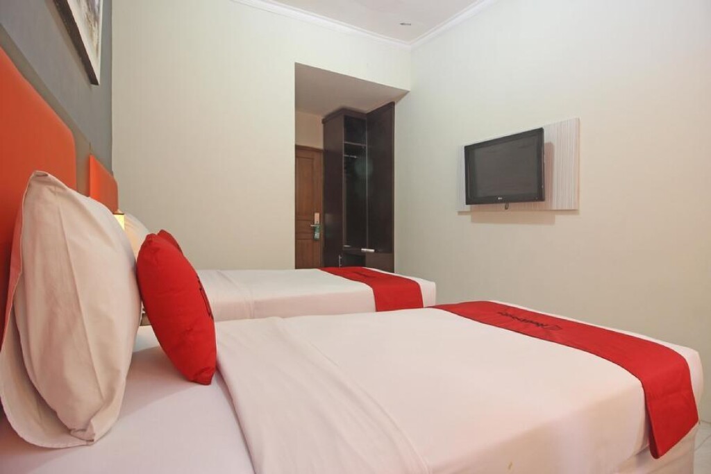 Суракарта: RedDoorz Plus near Keraton Solo