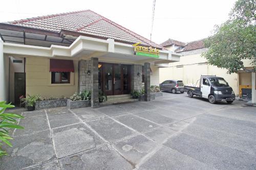Суракарта: RedDoorz near Pusat Grosir Solo