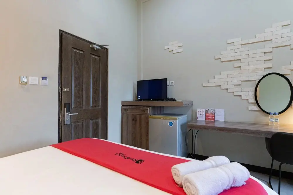 Джакарта: RedDoorz Plus near Mall Slipi Jaya