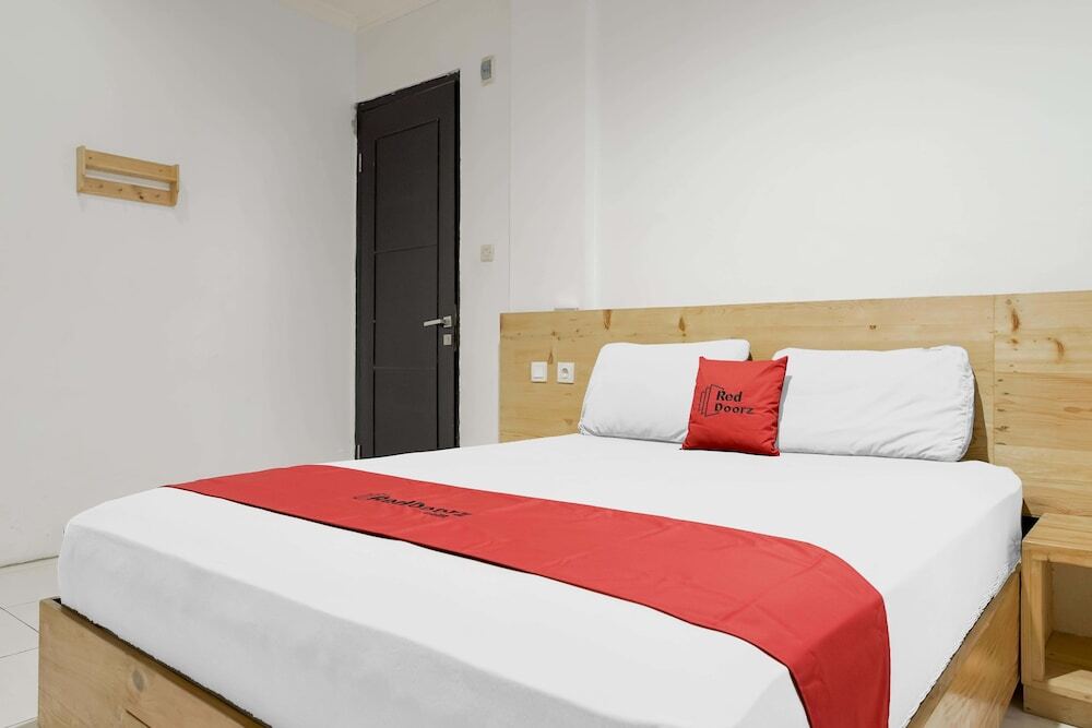 Джакарта: RedDoorz Plus near Dharmawangsa Square 2