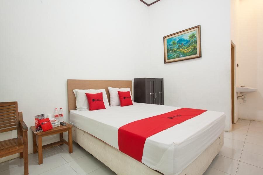 Баньюванги: RedDoorz near Stadion Diponegoro Banyuwangi