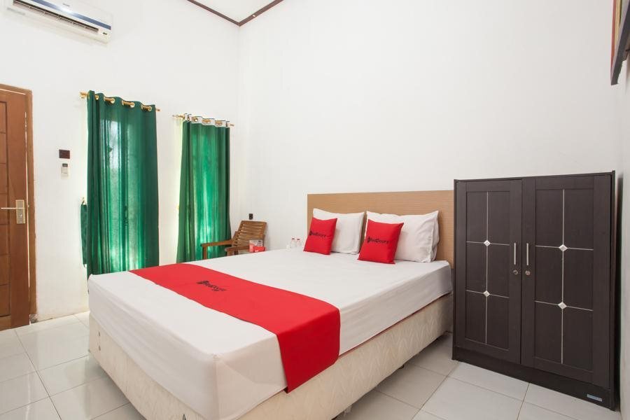 Баньюванги: RedDoorz near Stadion Diponegoro Banyuwangi