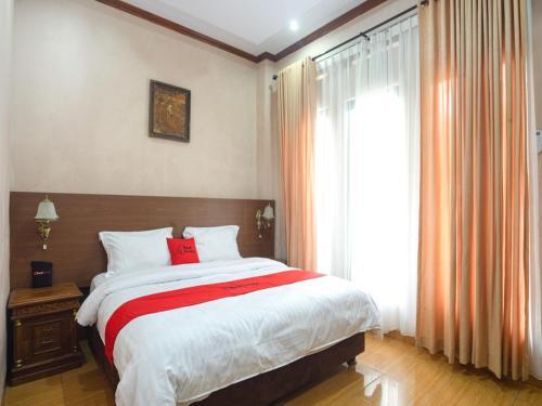 Сизаруа: RedDoorz @ Tugu Puncak Bogor