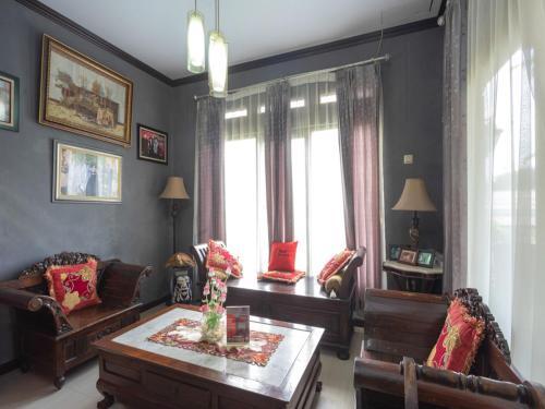 Сизаруа: RedDoorz @ Tugu Puncak Bogor