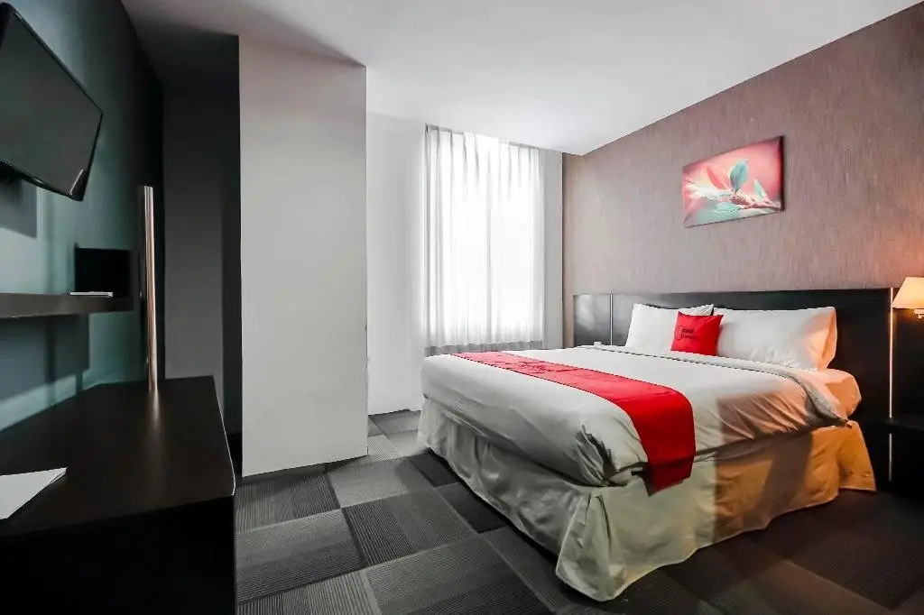 Макассар: RedDoorz Premium near Pantai Losari 2