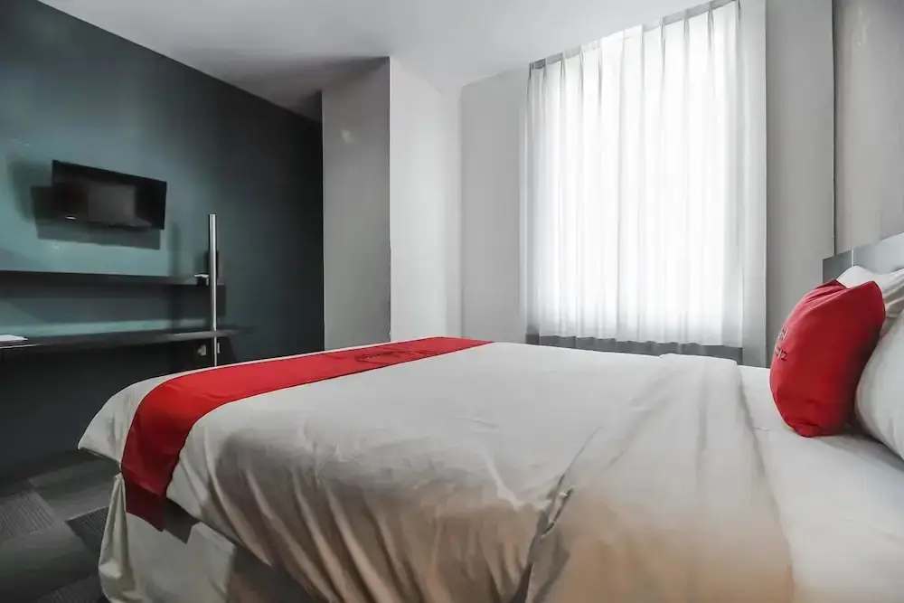 Макассар: RedDoorz Premium near Pantai Losari 2
