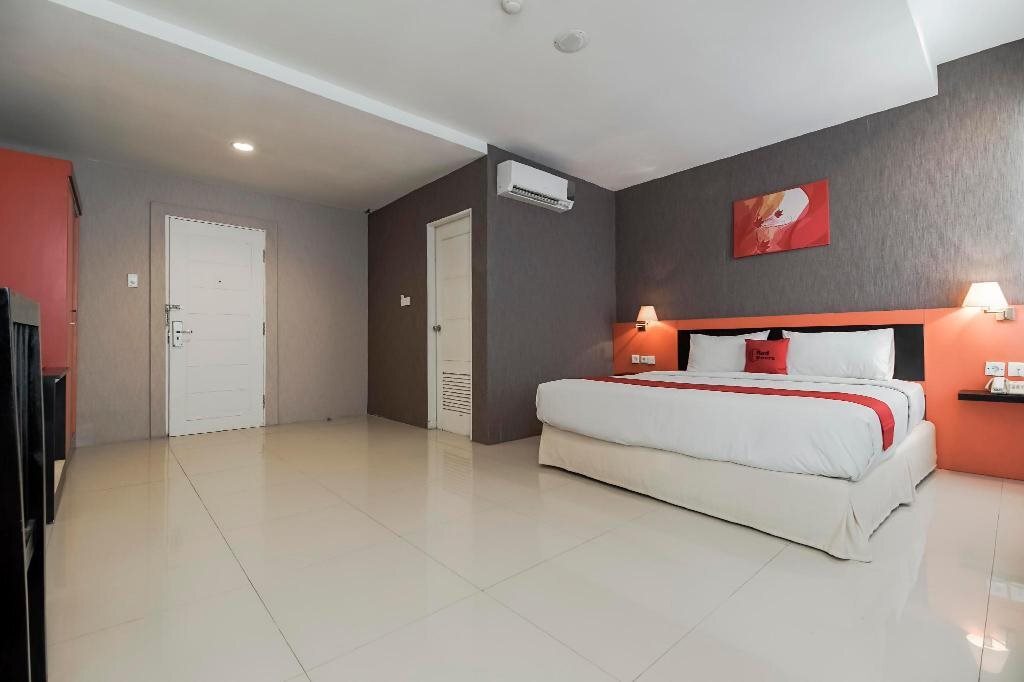 Макассар: RedDoorz Premium near Pantai Losari 2