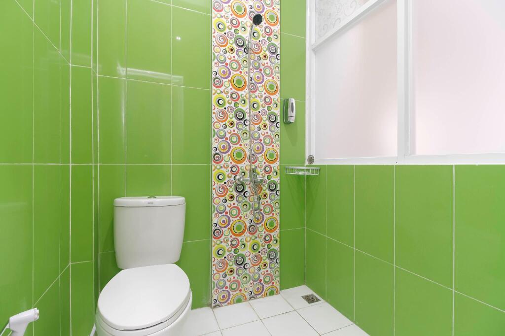 Бекаси: RedDoorz Plus near Stasiun Bekasi