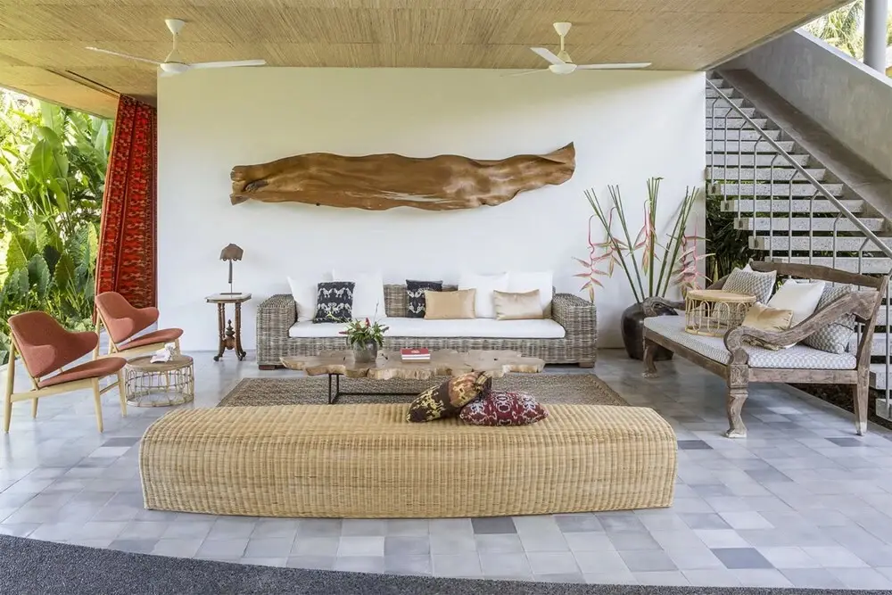 Блахбату: Villa Casabama Panggung