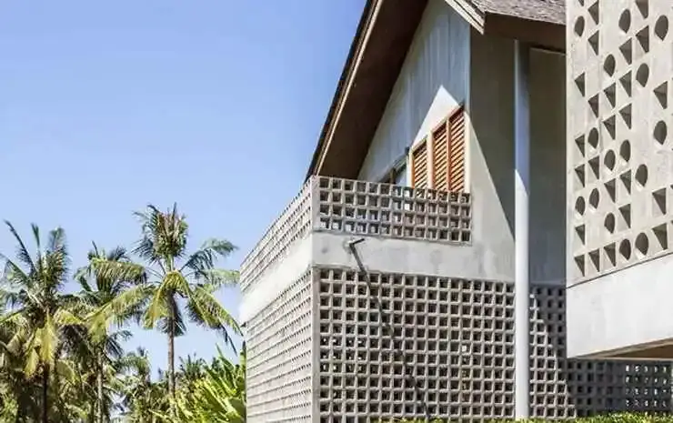 Блахбату: Villa Casabama Panggung