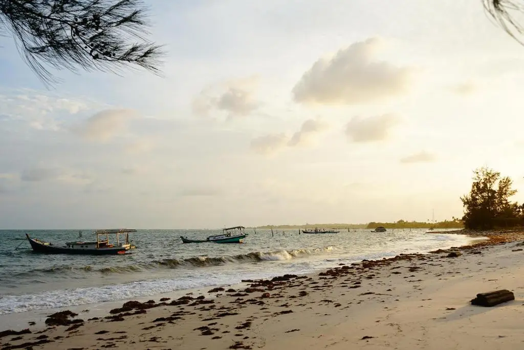 Белитунг: Capital O 399 Kelayang Beach Hotel