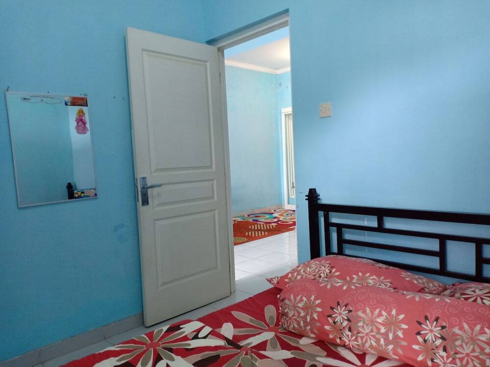 Бату: Homestay Omah Seledri Batu