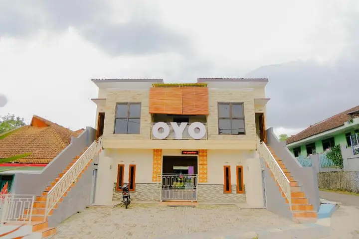 Бату: OYO 605 Queen Homestay