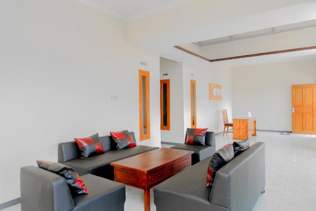 Бату: OYO 605 Queen Homestay