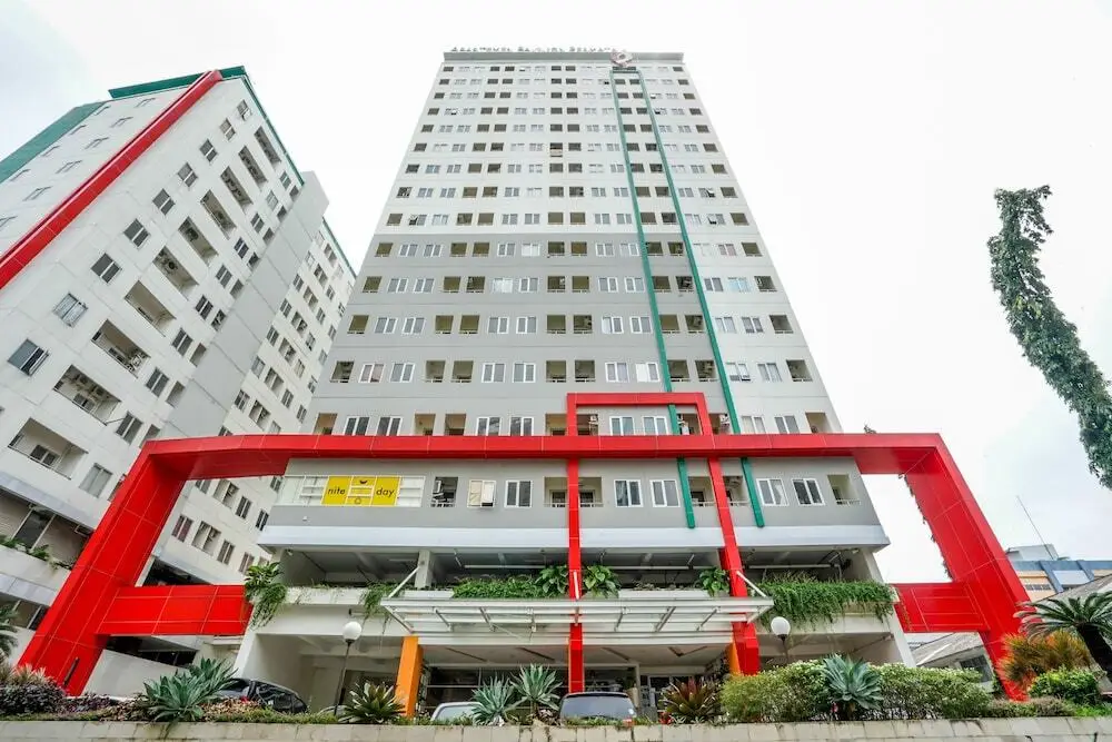 Сурабая: OYO 364 Fame Pavillion Permata