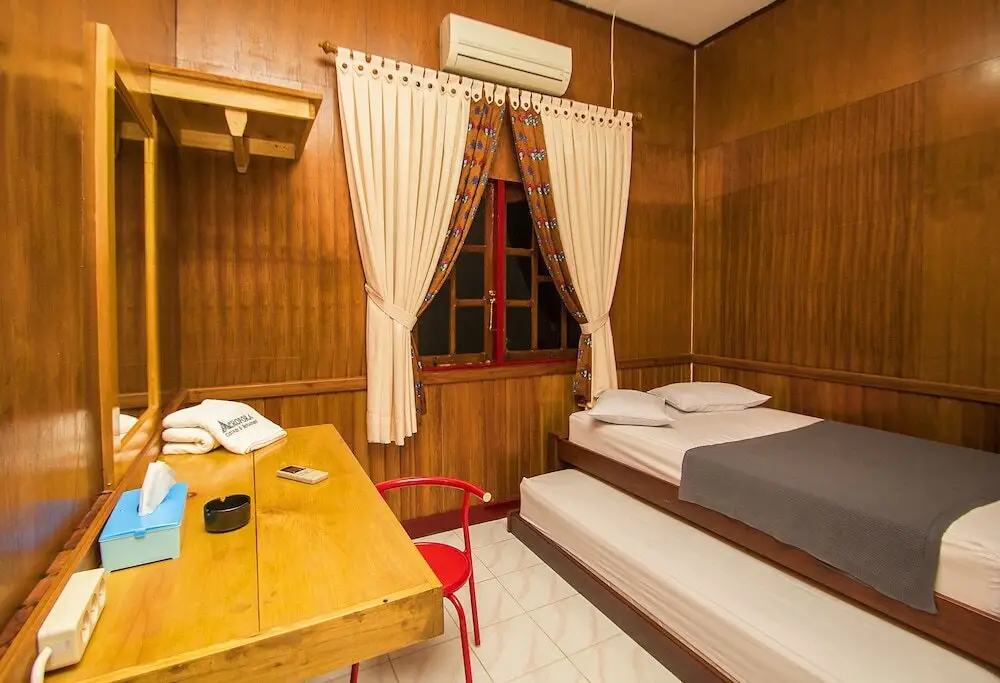 Вагете: Waisai Beach Hotel