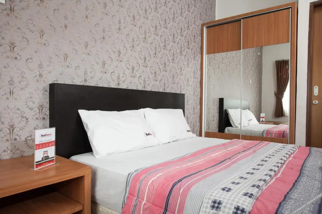 Сурабая: RedDoorz Apartment near Golden City Mall