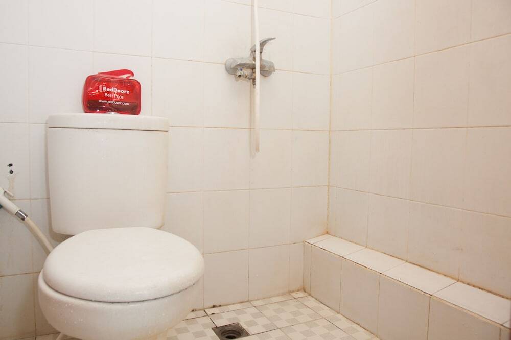 Сурабая: RedDoorz Apartment @ Manyar Street