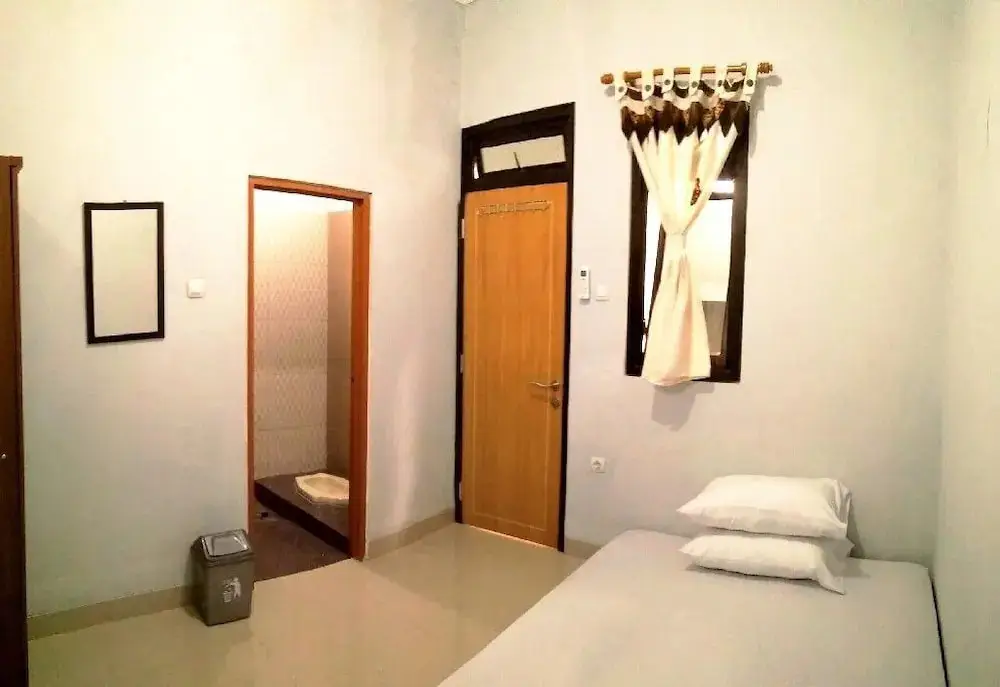 Бангунтапан: Adikarta Guesthouse Janti