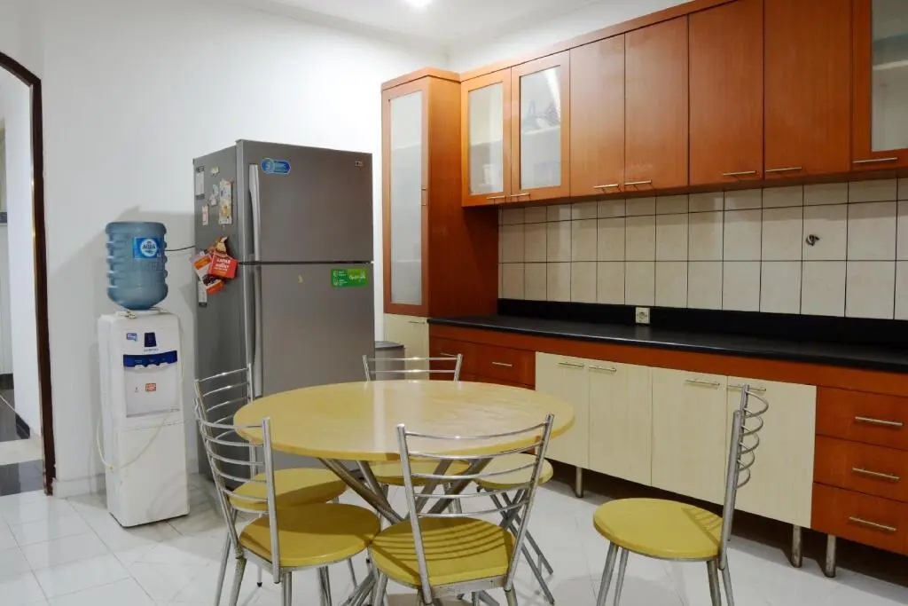 Джакарта: ZEN Rooms Chic Home Kemang