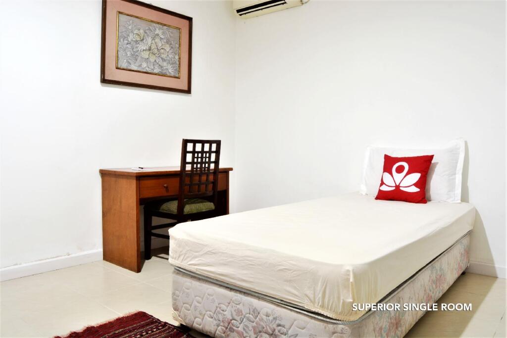 Джакарта: ZEN Rooms Chic Home Kemang