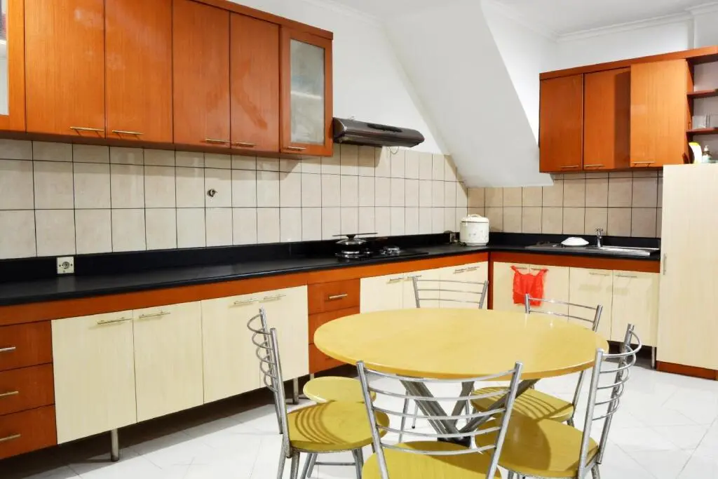 Джакарта: ZEN Rooms Chic Home Kemang