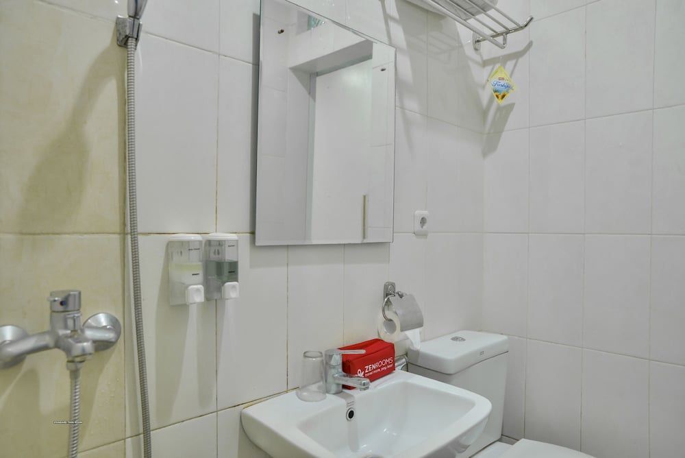 Бандунг: ZEN Rooms Sukasari Gegerkalong