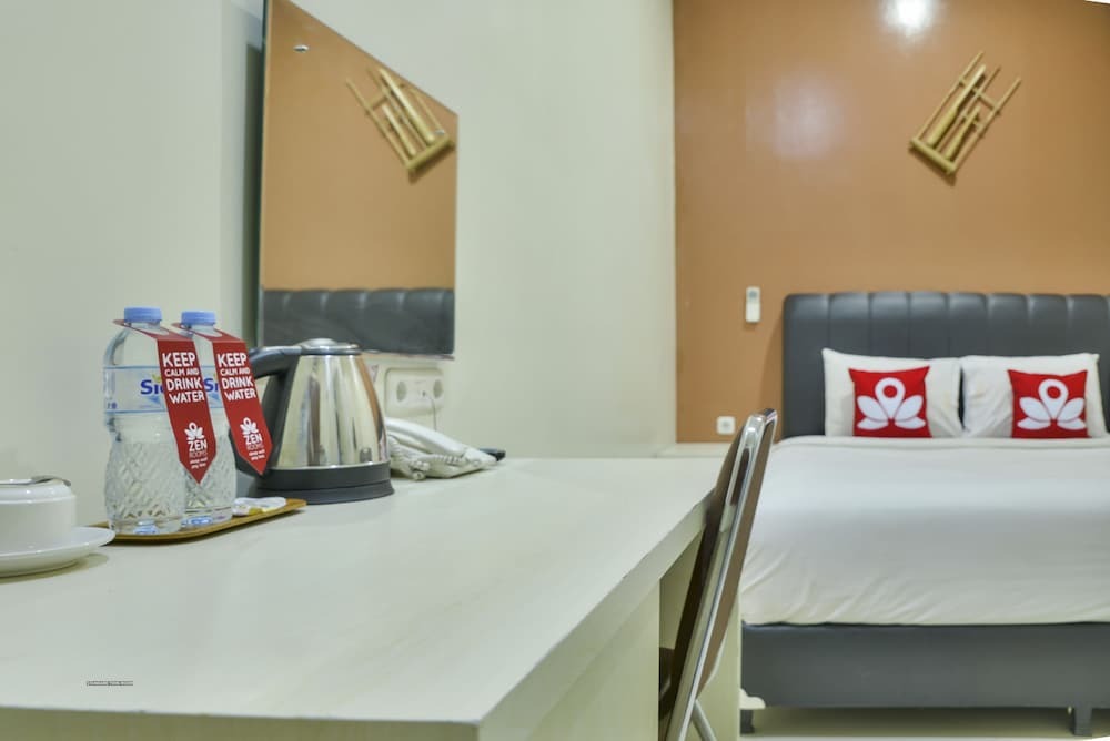 Бандунг: ZEN Rooms Sukasari Gegerkalong