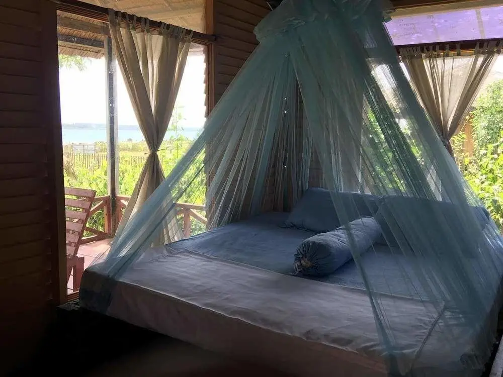 Матан Урунг: Simeulue Nanik Surfcamp