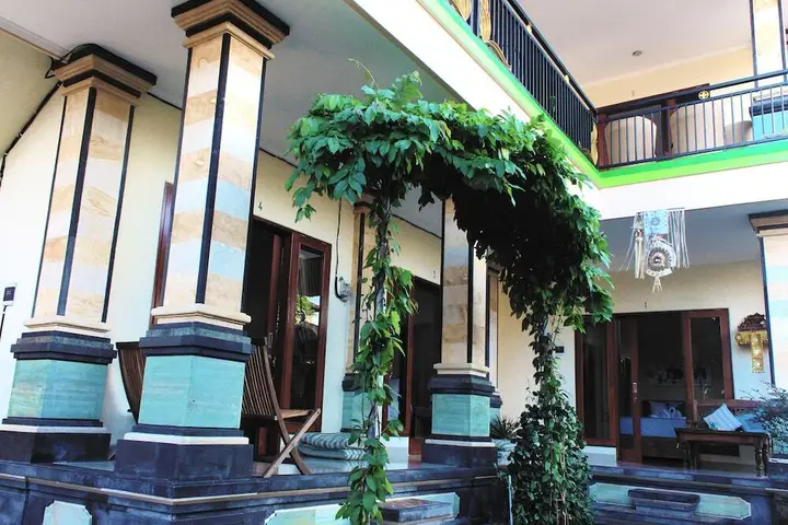Кута: CR Tris Rooms Seminyak