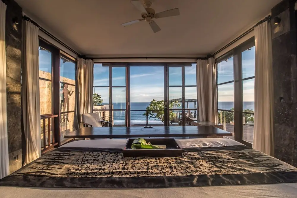 Унгасан: Absolute Cliff Front Pandawa Beach Villa
