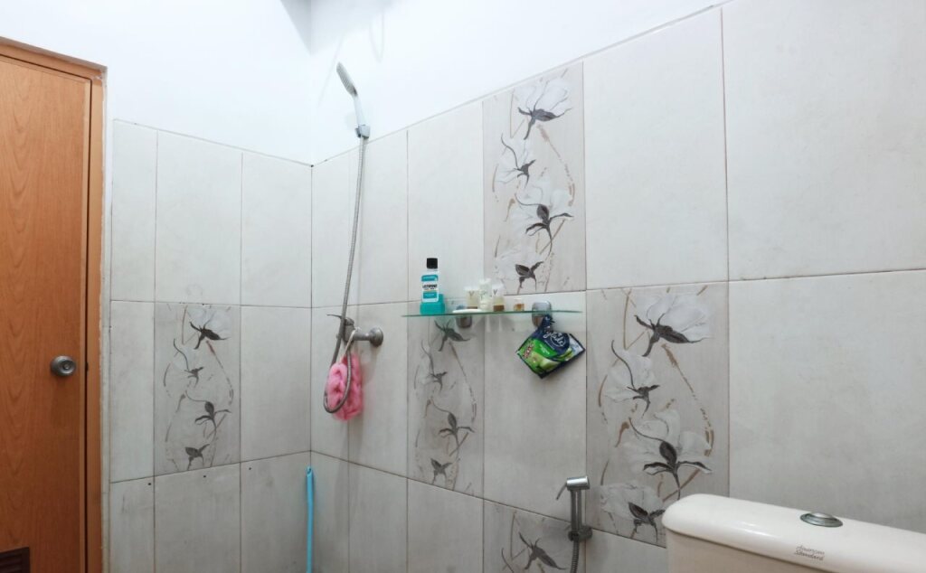 Денпасар: OYO 90363 Nira Guest House Sanur Bali