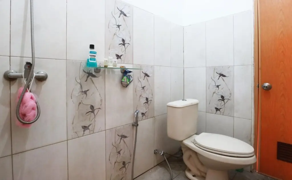 Денпасар: OYO 90363 Nira Guest House Sanur Bali