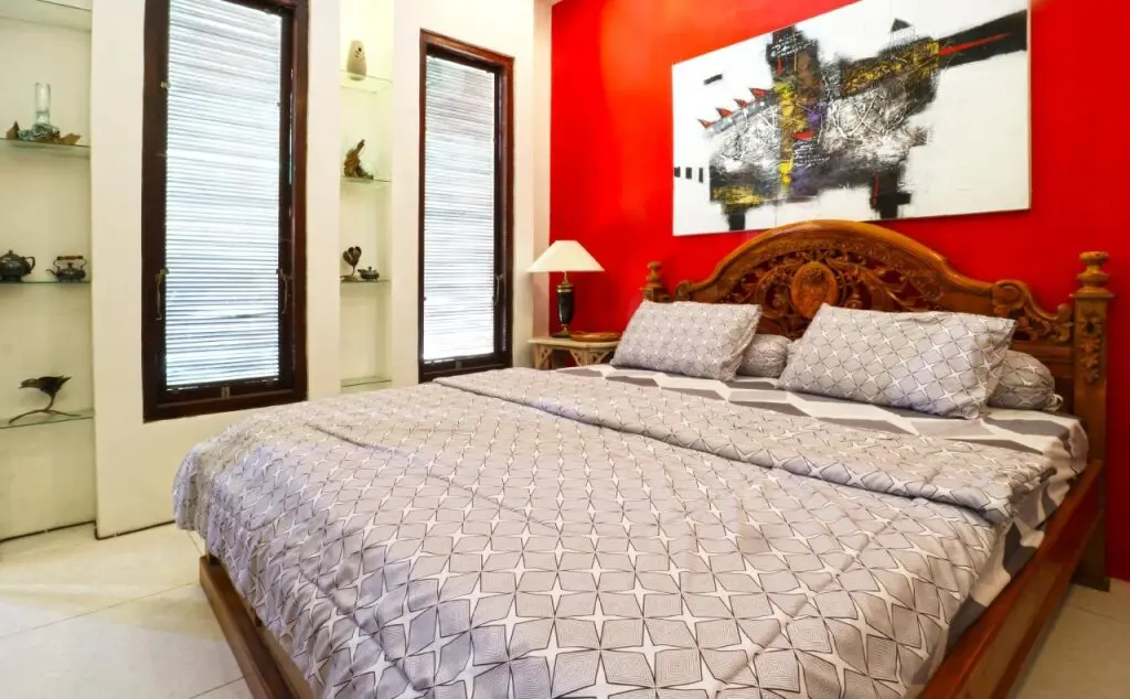 Денпасар: OYO 90363 Nira Guest House Sanur Bali