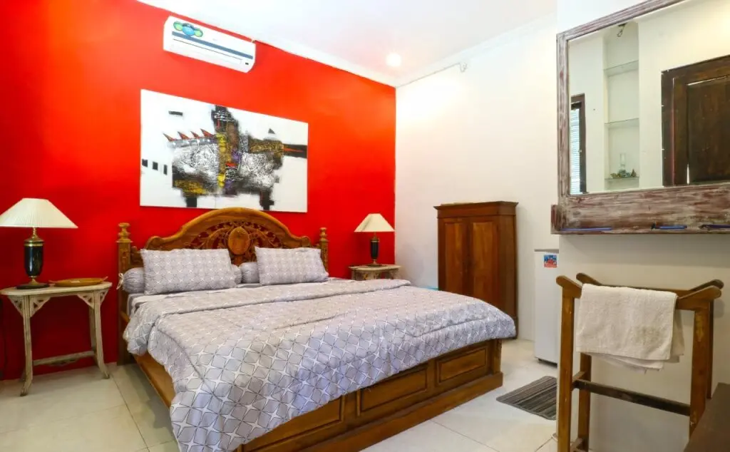Денпасар: OYO 90363 Nira Guest House Sanur Bali
